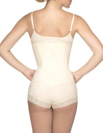 Vedette 136 Megane Open Bust Bodysuit mit Spitzenbesatz Farbe Nude